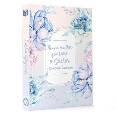 BÍBLIA MULHER QUE TEME FLORES LETRA NORMAL CAPA DURA