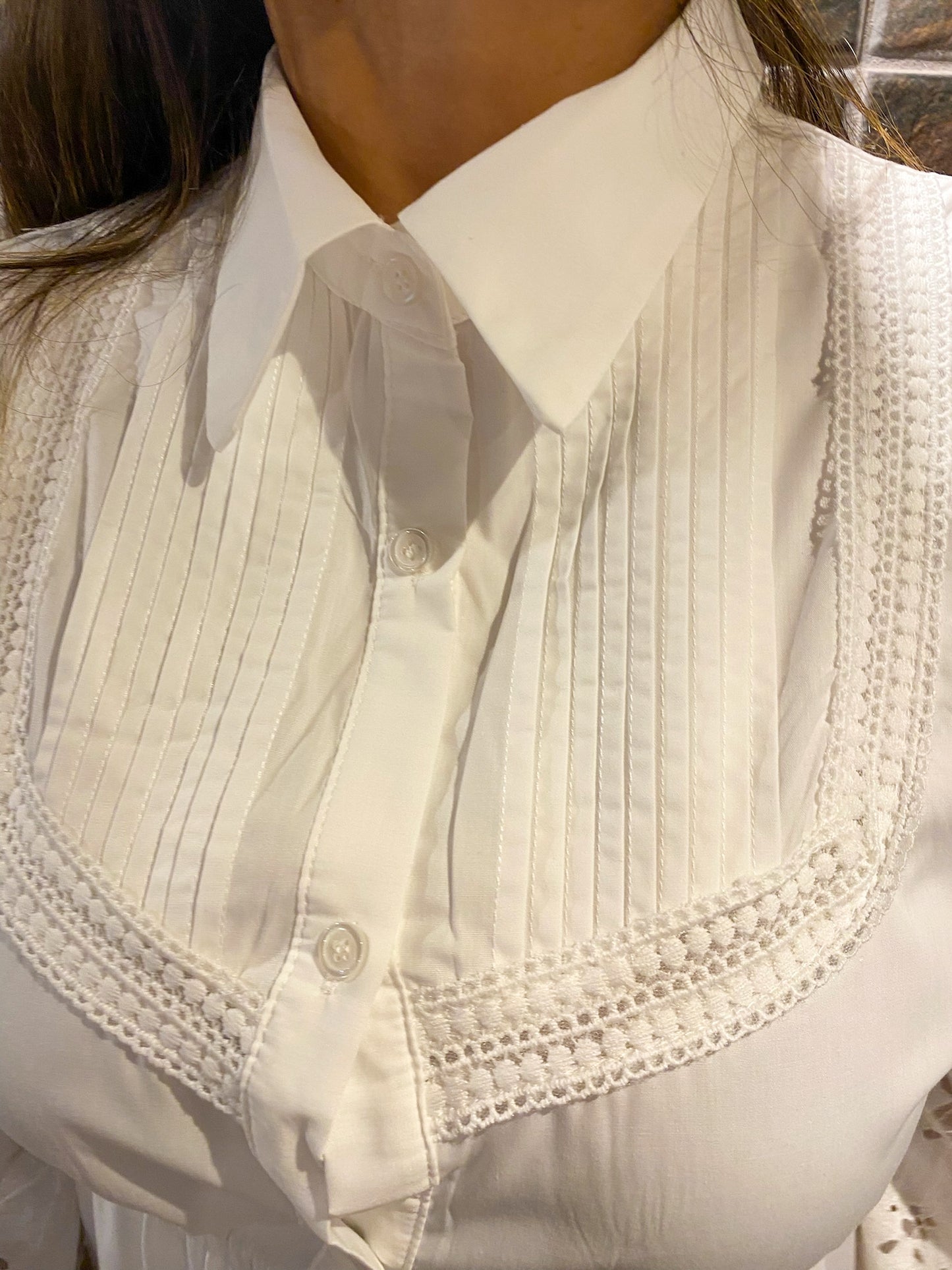 VESTIDO BRANCO DE RENDA COM BOTOES NA FRENTE - EVILIN