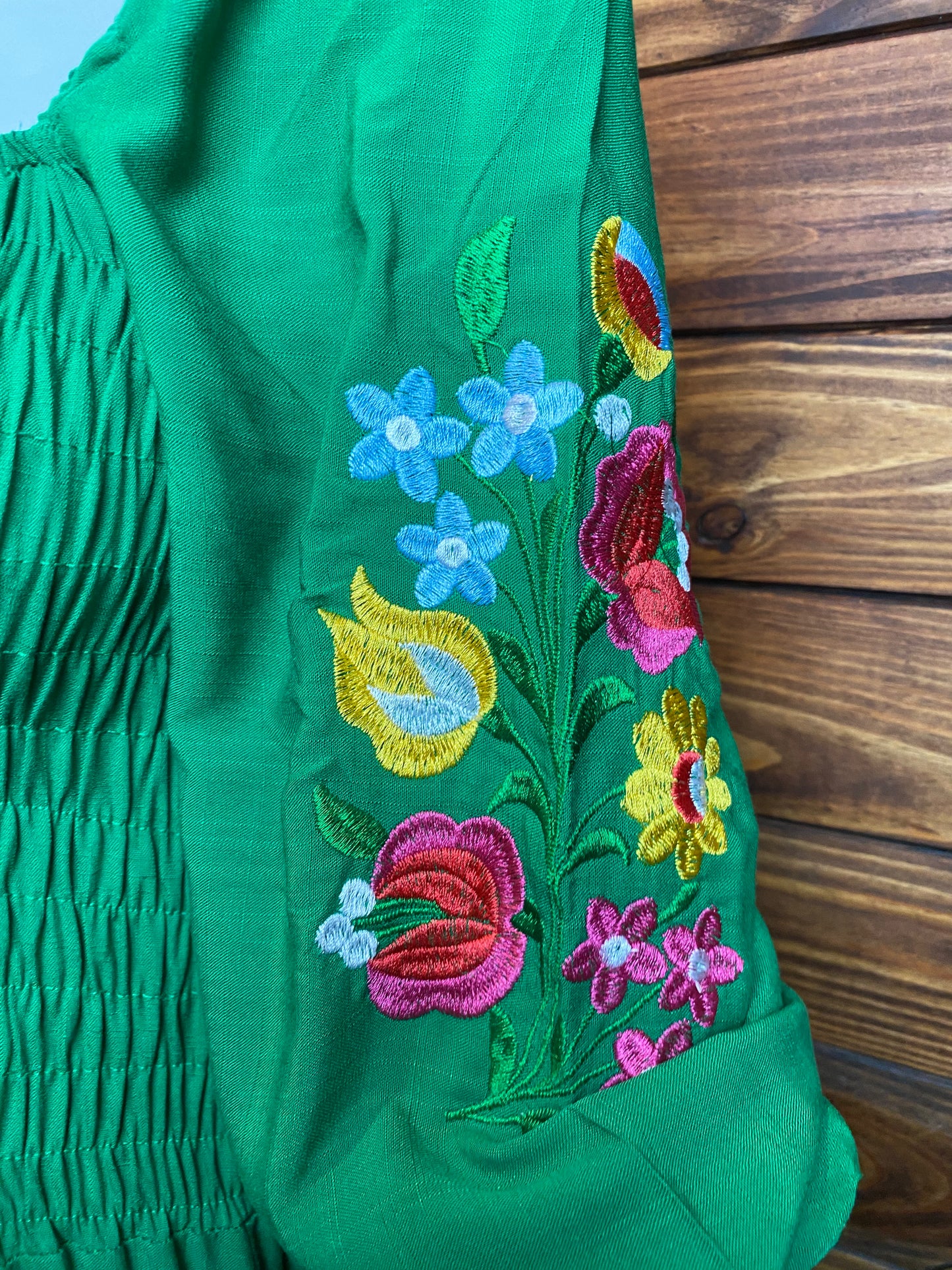 VESTIDO VISCOLINHO COM MANGA BORBADA - REBECA