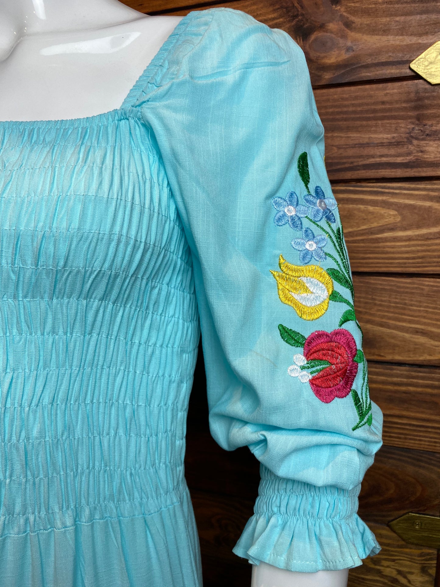 VESTIDO VISCOLINHO COM MANGA BORBADA - REBECA