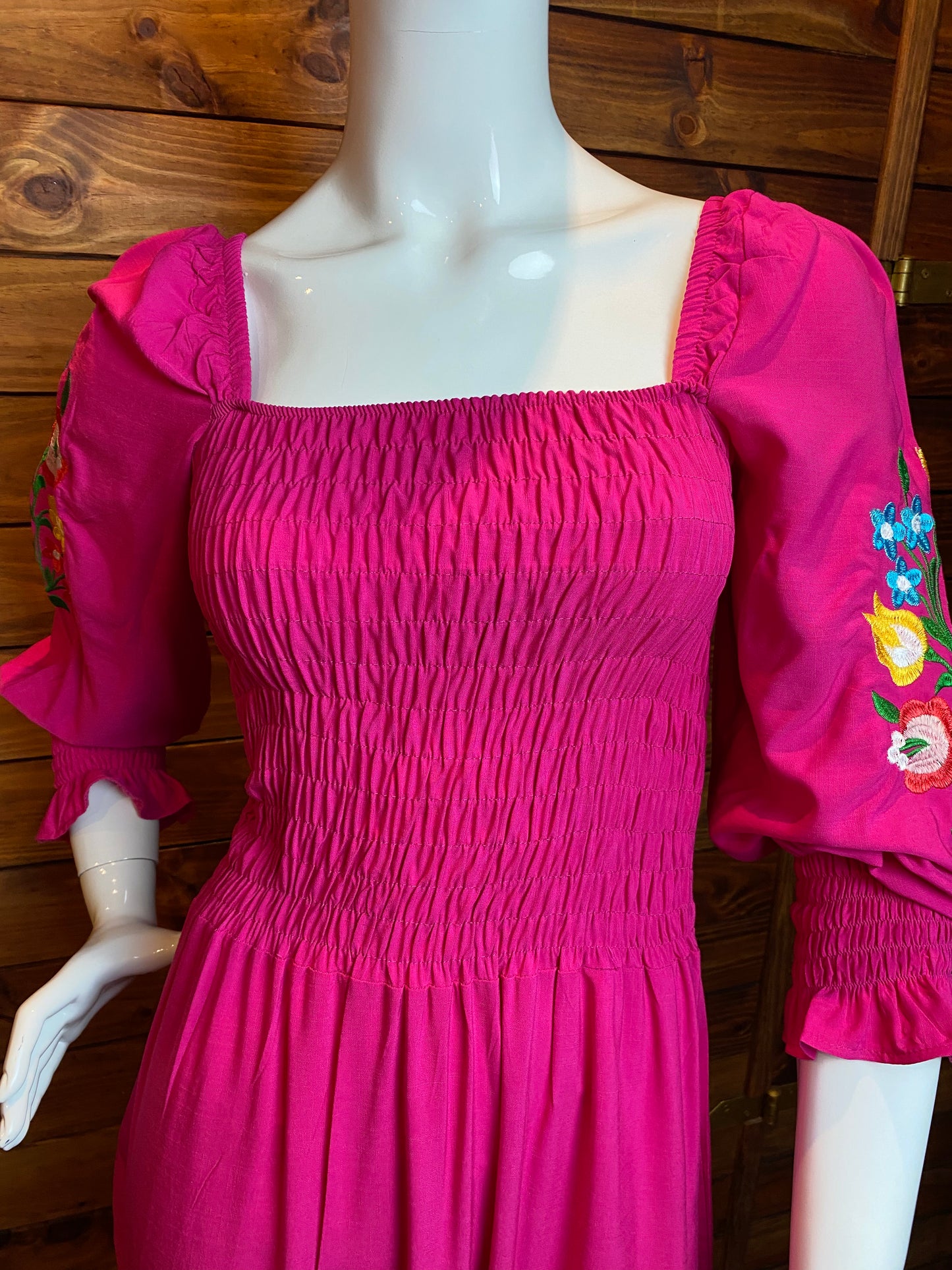 VESTIDO VISCOLINHO COM MANGA BORBADA - REBECA
