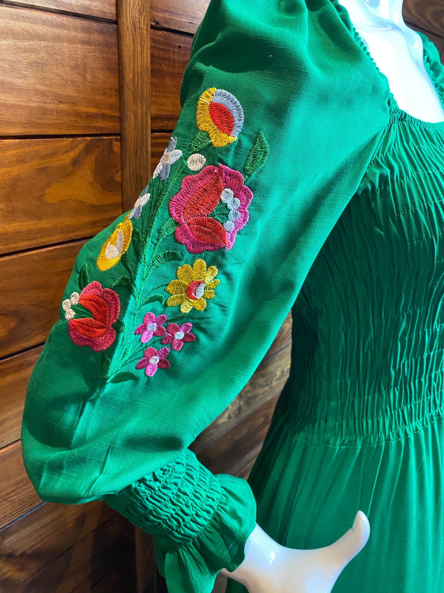 VESTIDO VISCOLINHO COM MANGA BORBADA - REBECA