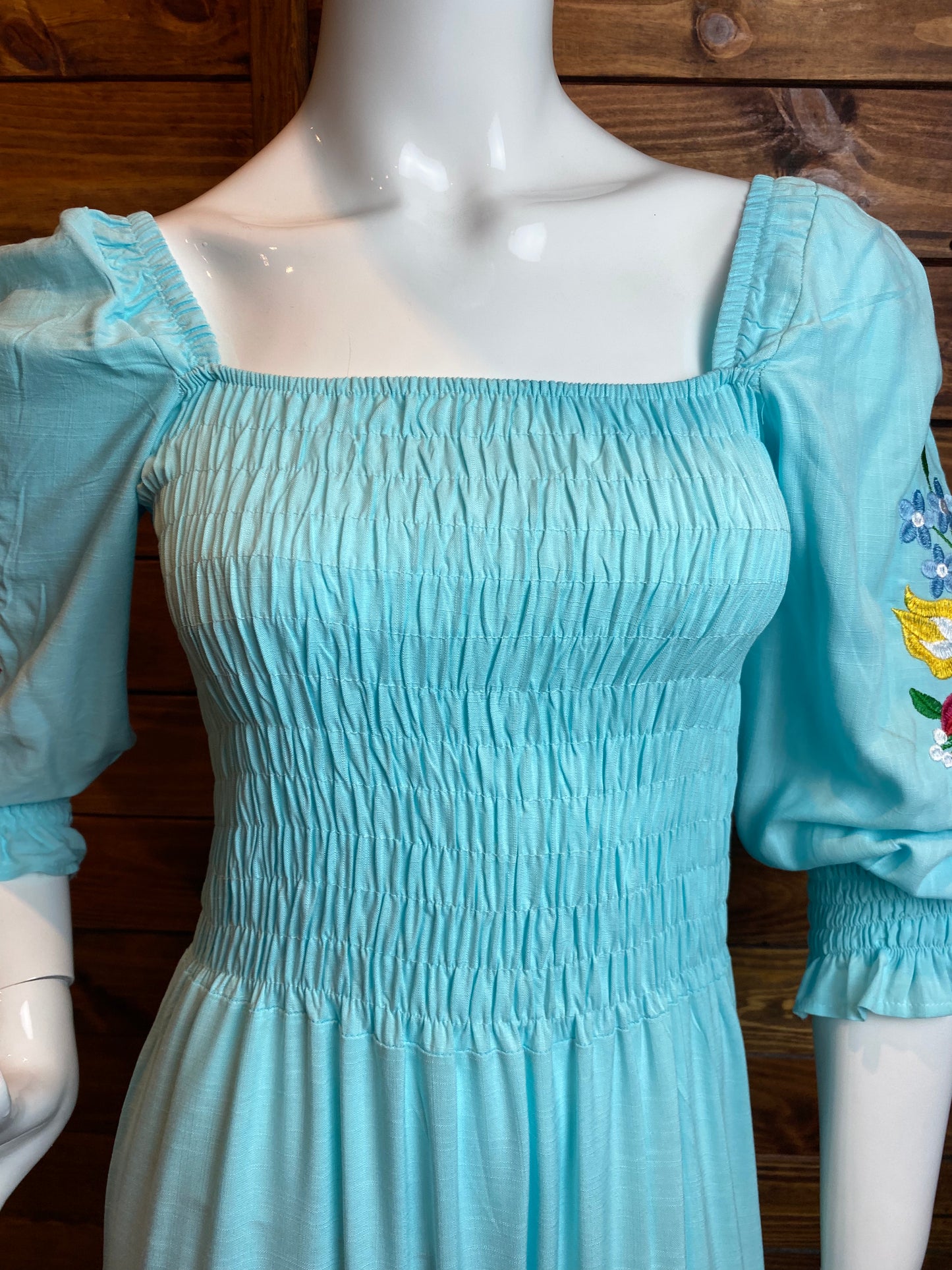 VESTIDO VISCOLINHO COM MANGA BORBADA - REBECA
