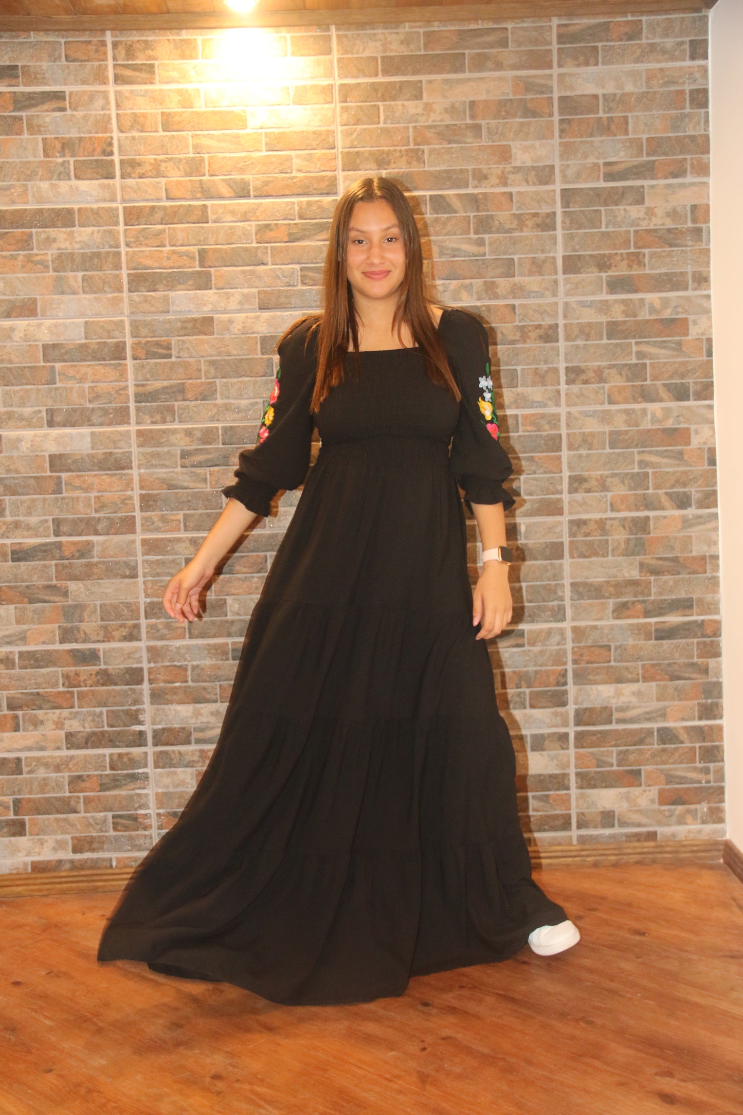 VESTIDO VISCOLINHO COM MANGA BORBADA - REBECA