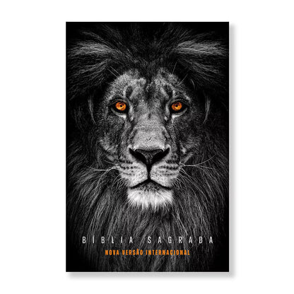 BIBLIA NVI LEAO COM OLHOS DE FOGO