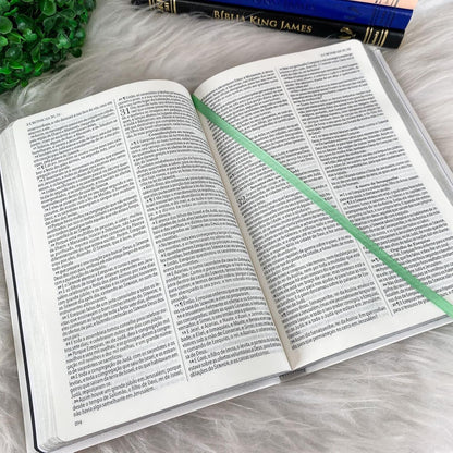 BIBLIA KING JAMES FIEL 1611 ULTRA FINA AMPLIADA - BRANCA