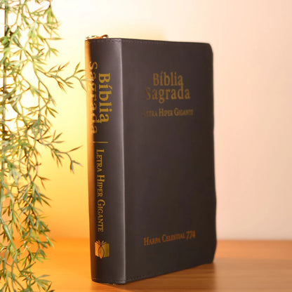 BÍBLIA SAGRADA ARC LETRA HIPER GIGANTE CAPA LUXO PRETA COM FECHO