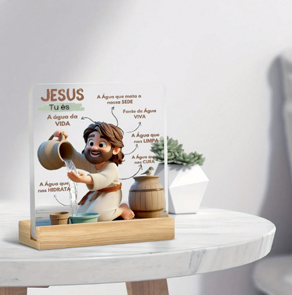 PLACA DECORATIVA EM ACRÍLICO COM SUPORTE EM MADEIRA – "JESUS, A ÁGUA DA VIDA" (10 × 10 CM)