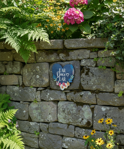 PLACA DECORATIVA CORAÇÃO - LAR DOCE LAR