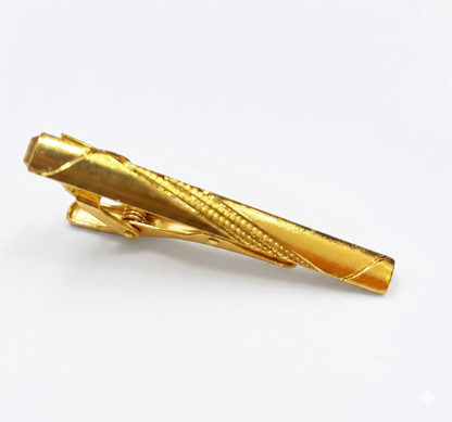 PRENDEDOR DE GRAVATA SLIM DOURADO COM TEXTURA
