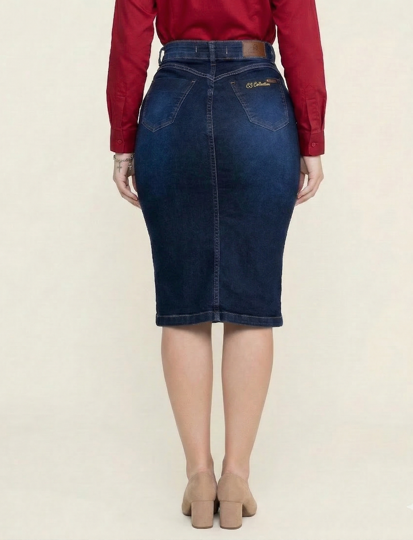 SAIA MIDI DE GANGA COM DETALHE DE BOTÃO VERMELHO