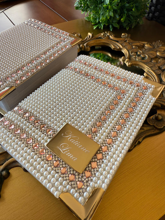 BÍBLIA DE LUXO PERSONALIZADA COM PLAQUINHA