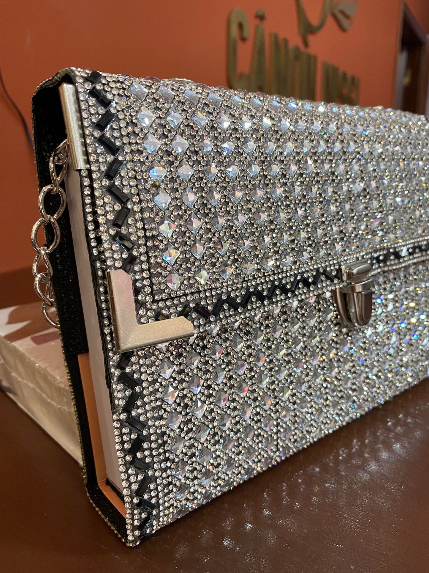 BÍBLIA HORTÊNCIA LUXO COM ALÇA DOURADA TIPO BOLSA  24X16