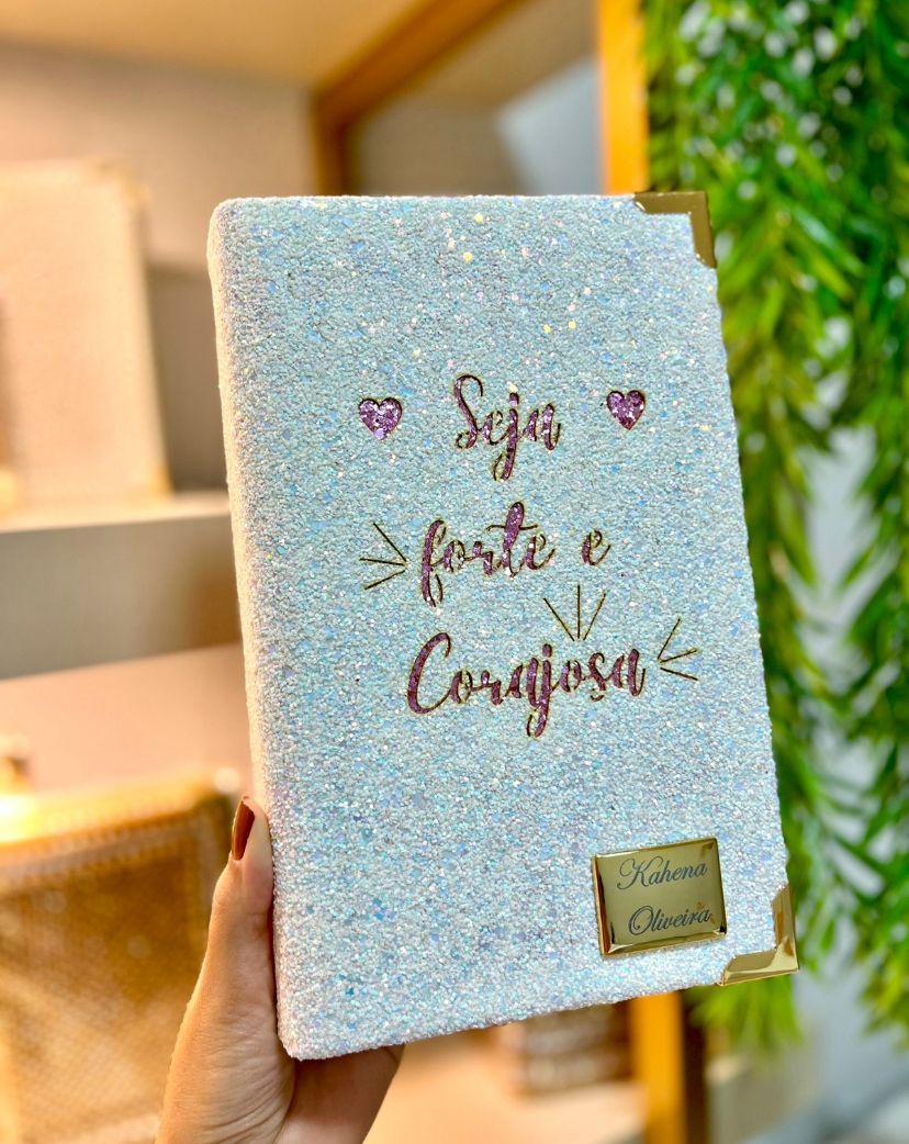 BÍBLIA DE LUXO PERSONALIZADA COM PLAQUINHA