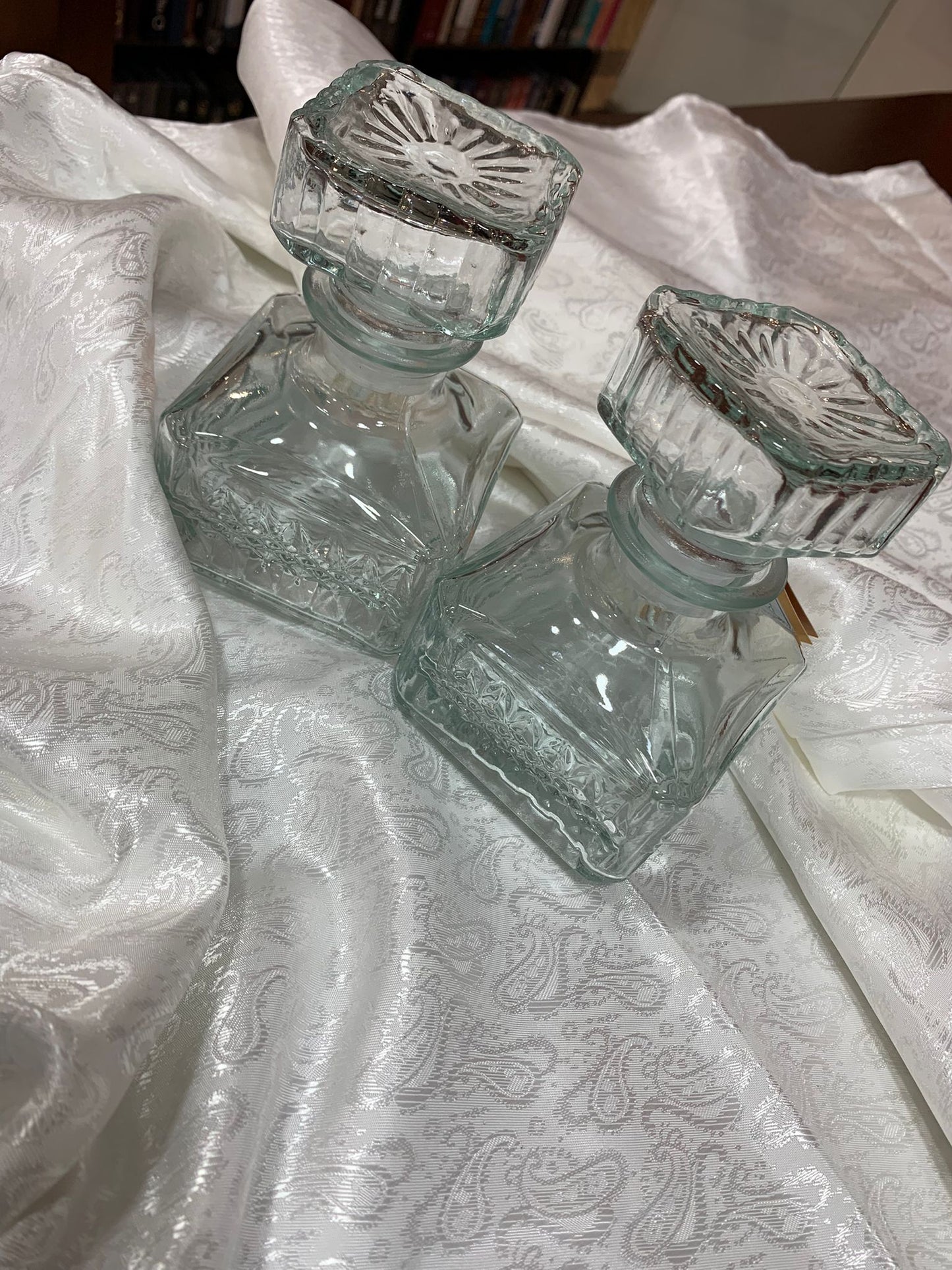 DECANTER DECORATIVO DE VIDRO COM TAMPA