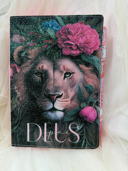 BIBLIA GLITER LEAO DEUS PAI COM ABAS COLADAS