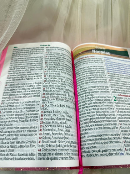 BIBLIA GLITTER SEJA FORTE E COROJOSA