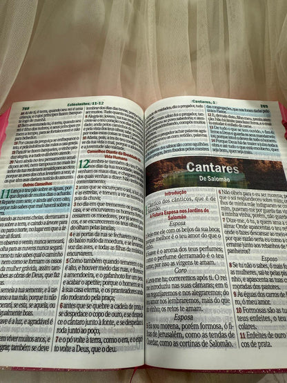 BIBLIA GLITTER SEJA FORTE E COROJOSA