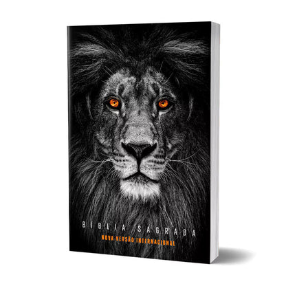 BIBLIA NVI LEAO COM OLHOS DE FOGO
