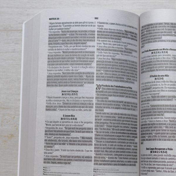 BIBLIA NVI NO BANQUINHO EVANGELIZE