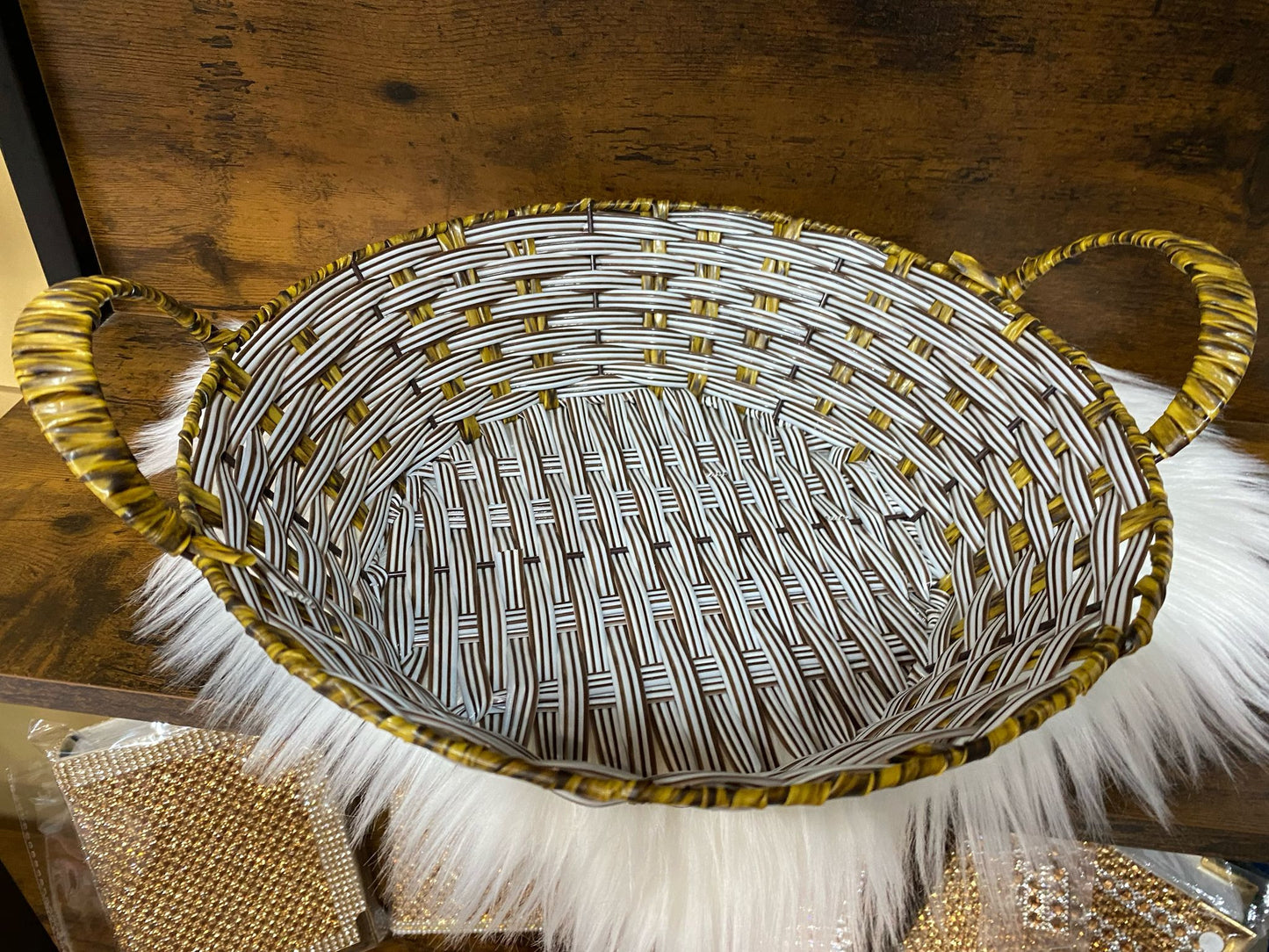 Round basket for supper bread