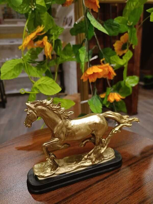 Cavalo Dourado Decorativo em escultura de ferro