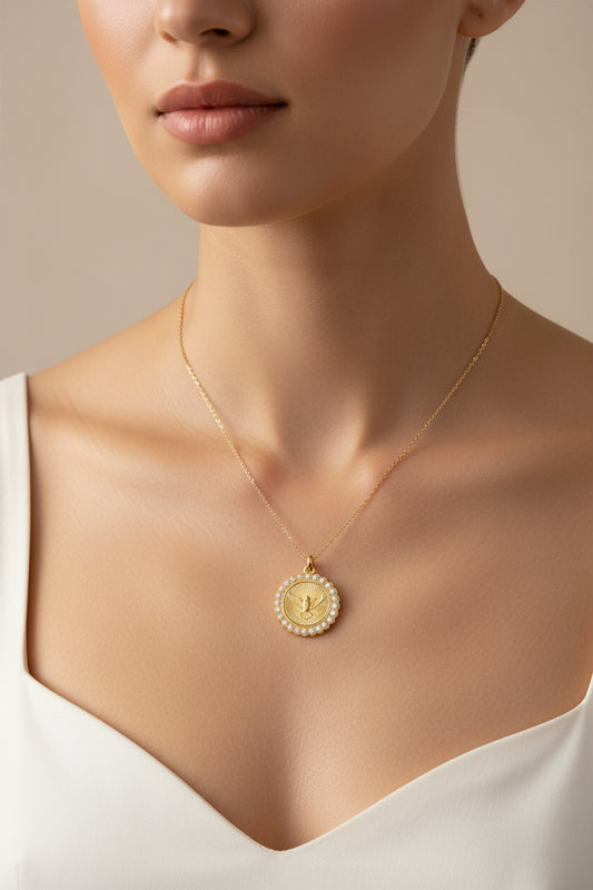 PINGENTE POMBA DA PAZ OURO COM PÉROLA 30MM