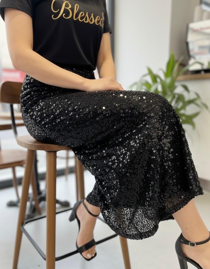 SAIA LANTEJOULAS PRETA MIDI