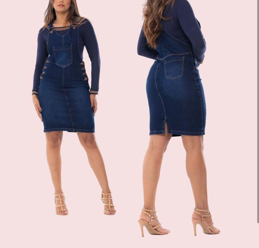 SALOPETE JEANS COM BOTAO LATERAL E BOLÇO NA FRENTE  38